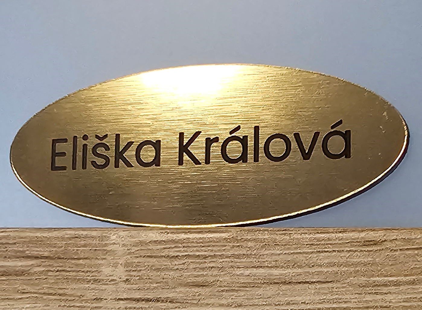 Štítky plastové - materiál zlatý metalický plast